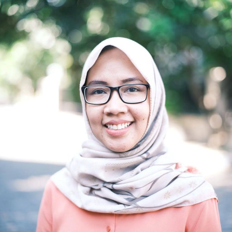 dina-rahmi-profile-picture